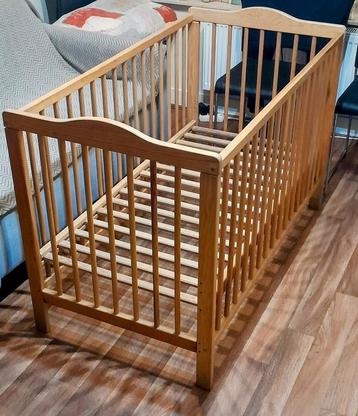 Lit bébé 120x60 cm bois – Sans matelas – Bon état beschikbaar voor biedingen