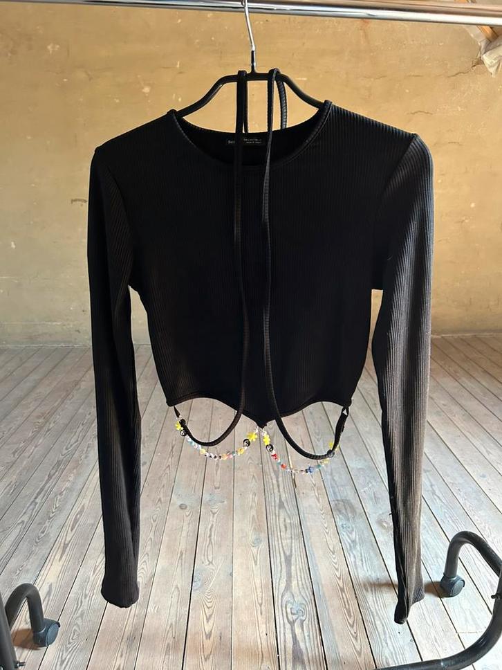 Topje met kralen en lint- Bershka - S, Kleding | Dames, Topjes, Zo goed als nieuw, Zwart, Ophalen