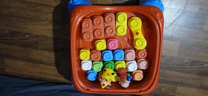 bumba speeltafel met blokken, Kinderen en Baby's, Speelgoed | Speeltafels, Zo goed als nieuw, Ophalen