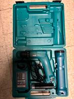 Makita schroefmachine met lader en 2 batterijen, Enlèvement ou Envoi, Comme neuf