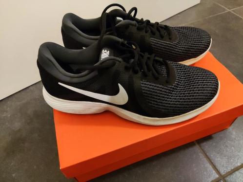 Sportschoenen Nike maat 42 zwart, Kinderen en Baby's, Kinderkleding | Schoenen en Sokken, Zo goed als nieuw, Sportschoenen, Jongen of Meisje