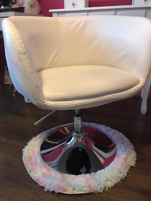 Fauteuil similicuir blanc avec dégât, Huis en Inrichting, Fauteuils, Gebruikt, Ophalen