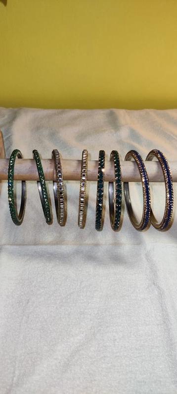 schitterende armbanden  beschikbaar voor biedingen