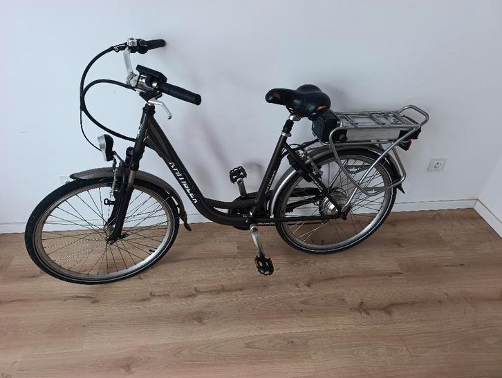 Elektrische dames fiets €185, Fietsen en Brommers, Elektrische fietsen, Gebruikt, Ophalen of Verzenden