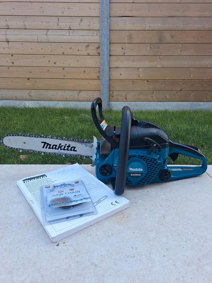 Makita EA3201S benzine kettingzaag 35cm + nieuwe ketting, Tuin en Terras, Handzagen, Zo goed als nieuw, Boomzaag, Ophalen of Verzenden