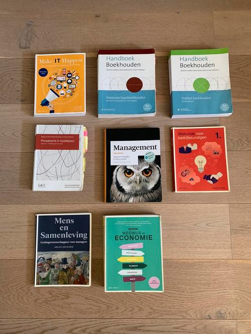 Boeken Eerste Bachelor Handelswetenschappen UGent, Boeken, Schoolboeken, Gelezen, Economie, Ophalen