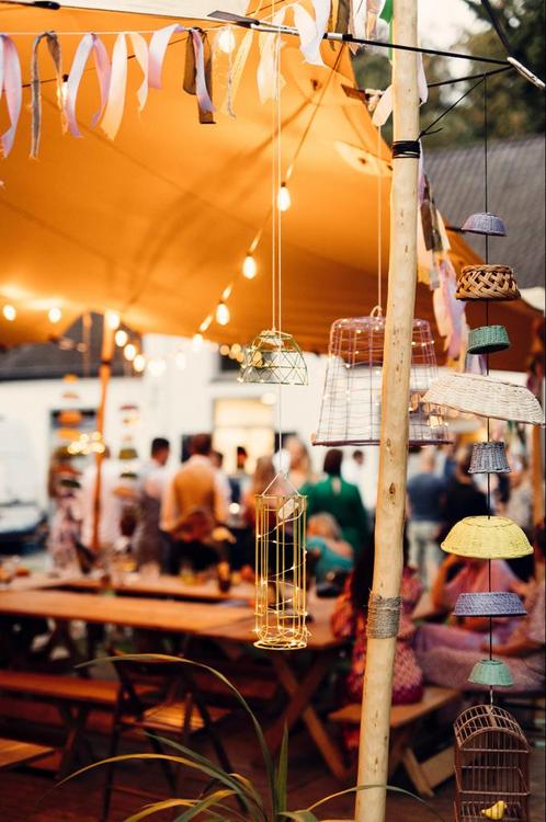 Complete set Decoratie feesttent - tuinfeest, zaal of schuur, Hobby en Vrije tijd, Feestartikelen | Verhuur, Zo goed als nieuw