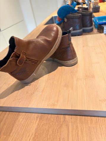 Schoenen voor kinderen te koop beschikbaar voor biedingen