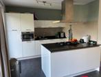 Moderne witte hoogglans eilandkeuken  GEDEMONTEERD