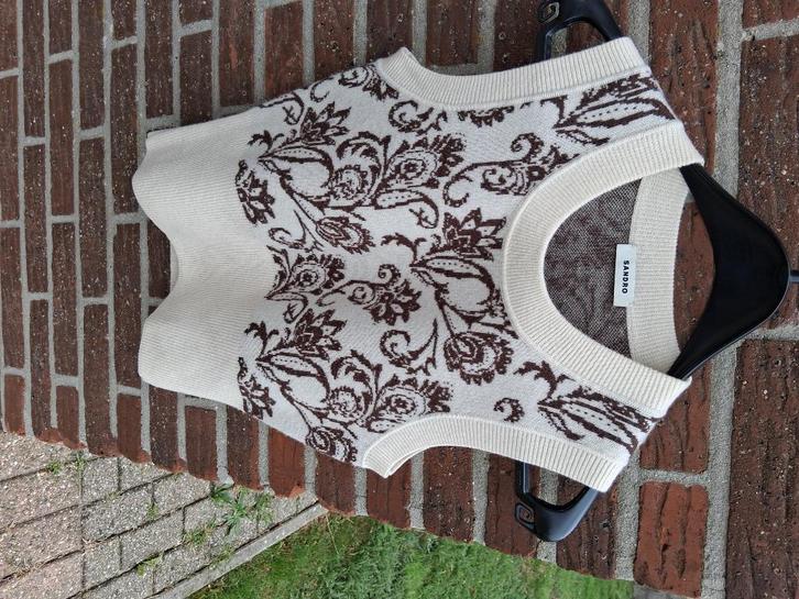 Dames Gilet Sandro Mt S, Kleding | Dames, Truien en Vesten, Zo goed als nieuw, Maat 36 (S), Beige, Ophalen of Verzenden
