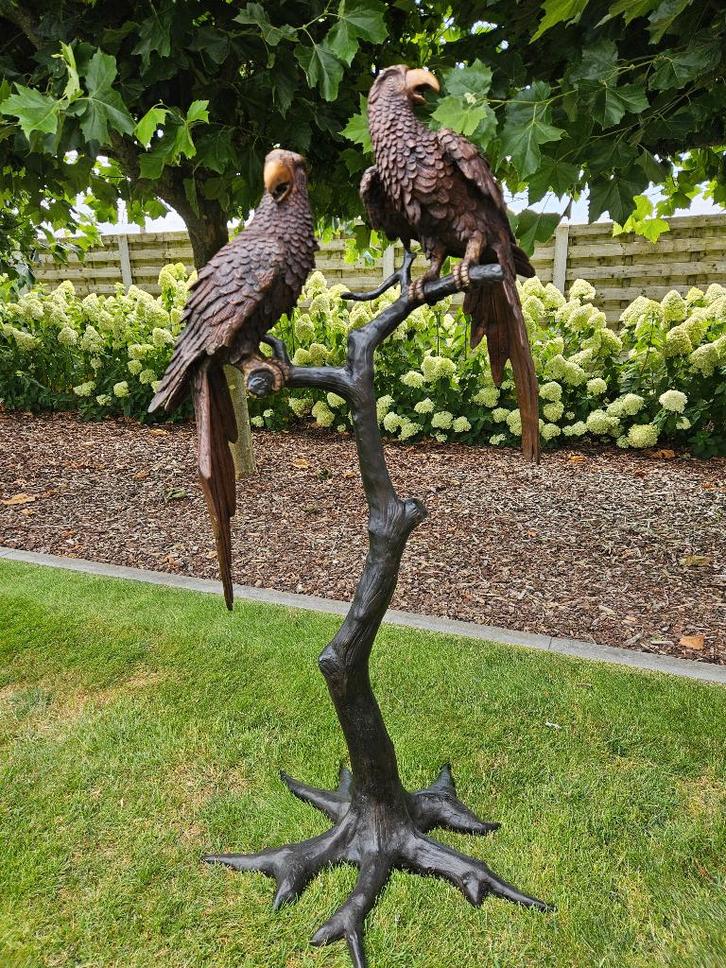 BRONZEN KOPPEL ARA'S KUNNEN OOK WATER SPUITEN LAATSTE STUK!!, Tuin en Terras, Tuinbeelden, Nieuw, Dierenbeeld, Overige materialen