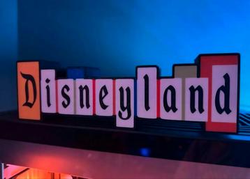 Leuke vintage Disneyland lamp.  beschikbaar voor biedingen