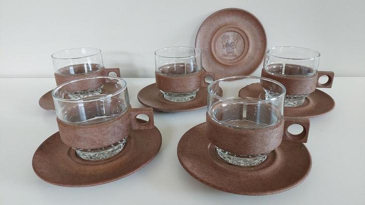 5 glazen Rombouts theekopjes met 6 kunststof bordjes, Antiek en Kunst, Antiek | Servies los, Ophalen of Verzenden