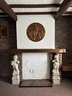 Schouwdecoratie (figuren en bronzen plaquette), Enlèvement