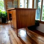 Vintage houten bureau / desk, Antiek en Kunst, Antiek | Meubels | Tafels, Ophalen of Verzenden