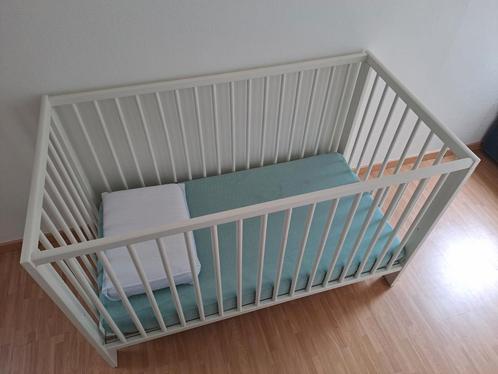 Kinderbedje met degelijke matras en Aerosleep accessoires, Kinderen en Baby's, Babywiegjes en Ledikanten, Zo goed als nieuw, Ophalen