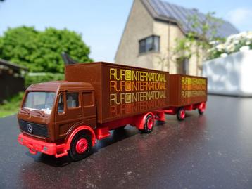 Mercedes-Benz vrachtwagen met aanhanger - Albedo - 1/87