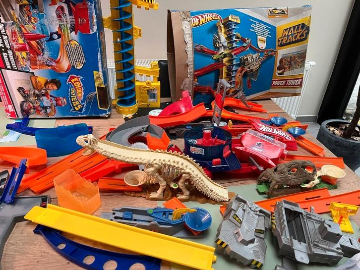 hotwheels speedway transportwagen , massive loop mayhem enz, Enfants & Bébés, Jouets | Circuits, Comme neuf, Circuit, Électrique