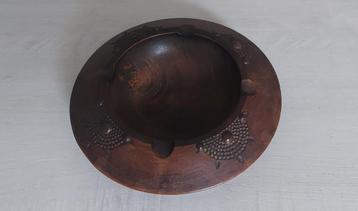 Uitgesneden houten asbak/leeg zakje beschikbaar voor biedingen