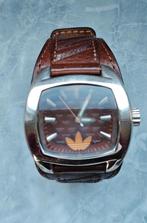 Originele horloge Adidas bruin leder Y2K, Handtassen en Accessoires, Horloges | Heren, Overige merken, Polshorloge, Ophalen of Verzenden