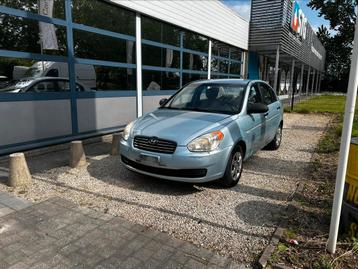 Hyundai accent benzine AUTOMAAT gekeurd, Auto's, Hyundai, Blauw, Grijs, Dealer onderhouden, Euro 4