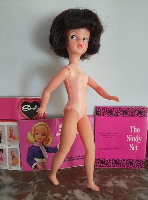 Vintage pop Sindy Pedigree 1966 plus 3 brochures, Verzamelen, Poppen, Gebruikt, Pop, Ophalen