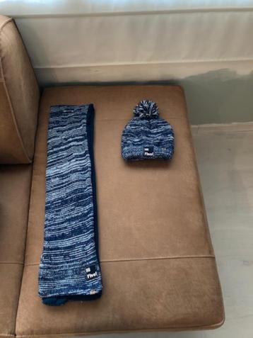 Sjaal en muts blauw kind beschikbaar voor biedingen