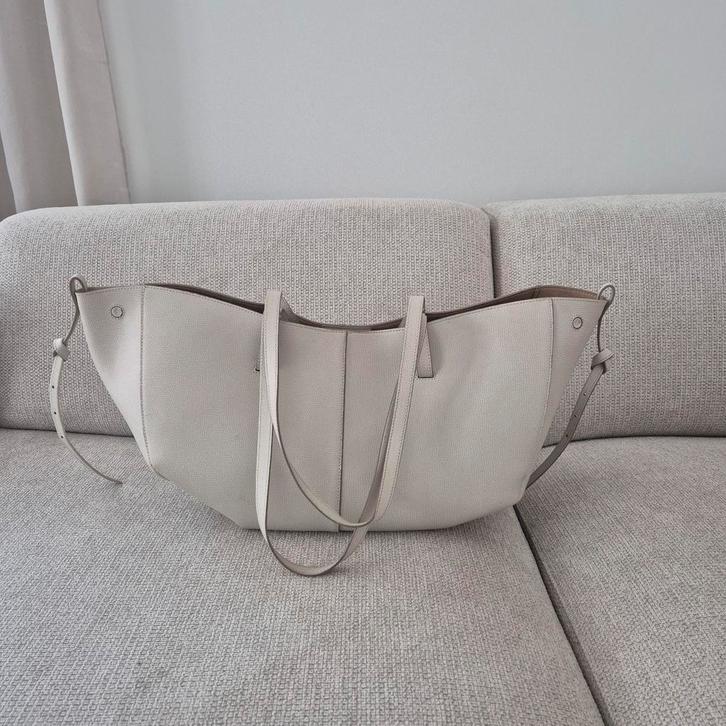 Polene Paris Cyme Bag large, Handtassen en Accessoires, Tassen | Damestassen, Zo goed als nieuw, Shopper, Grijs, Ophalen of Verzenden