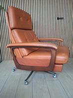 Vintage Leather Wingback Lounge Chair, Ophalen