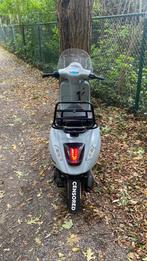 vespa zonder paps doe een bod of onderdelen, Fietsen en Brommers, Ophalen, Zo goed als nieuw, Benzine, 50 cc