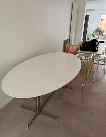 Table ovale - plateau blanc - pieds chromés - 200 x 110 cm, Maison & Meubles, Tables | Tables à manger, Enlèvement, Utilisé