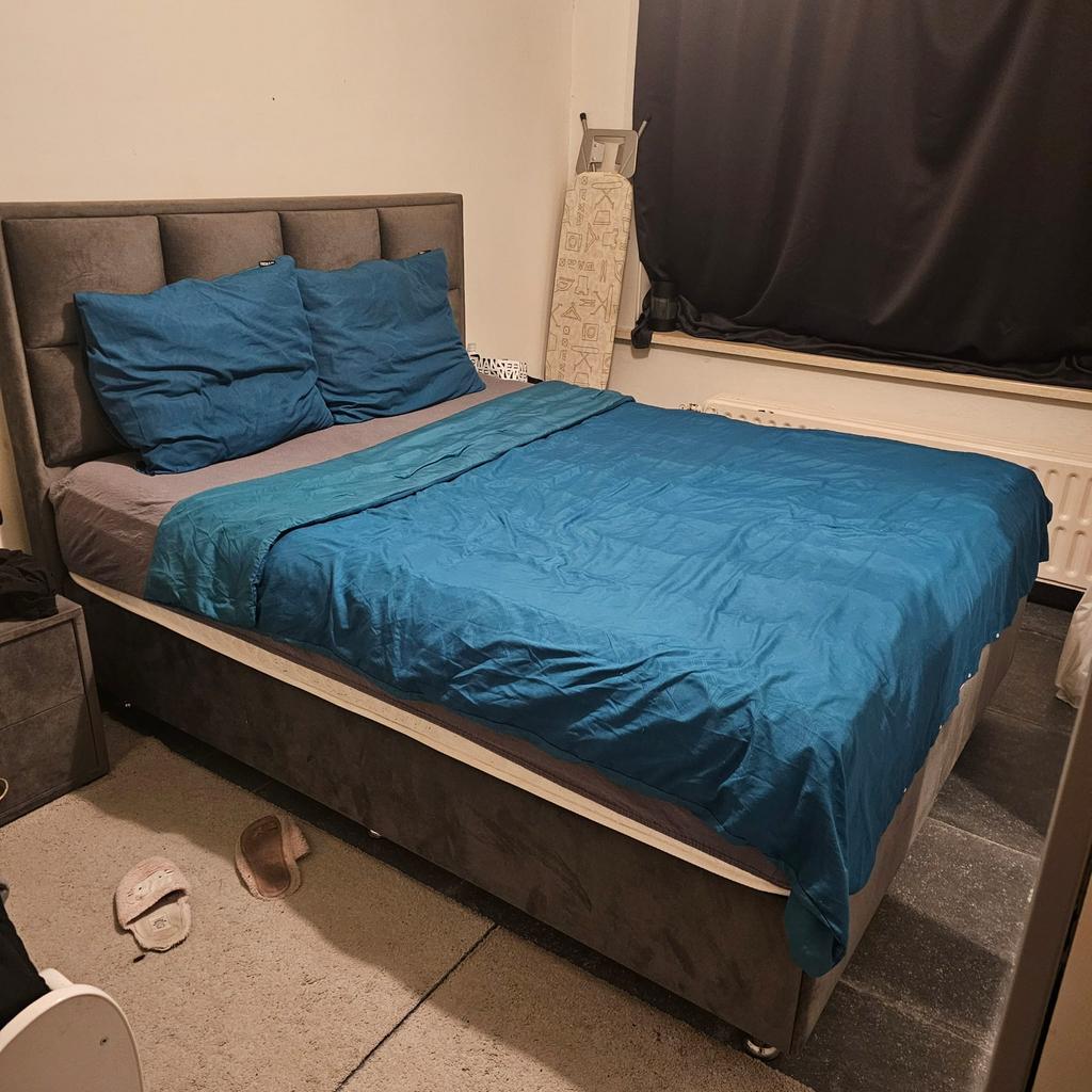 Boxpring 160x200 en 2 nachtkastje Het is zo goed als nieuw, Ophalen of Verzenden, Zo goed als nieuw