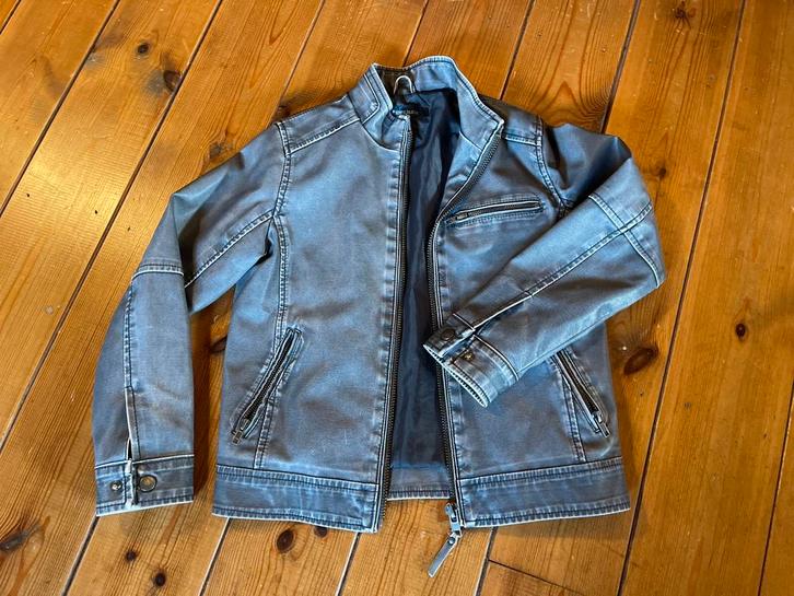 Jas in namaakleder 10j, Enfants & Bébés, Vêtements enfant | Taille 140, Comme neuf, Manteau, Enlèvement ou Envoi