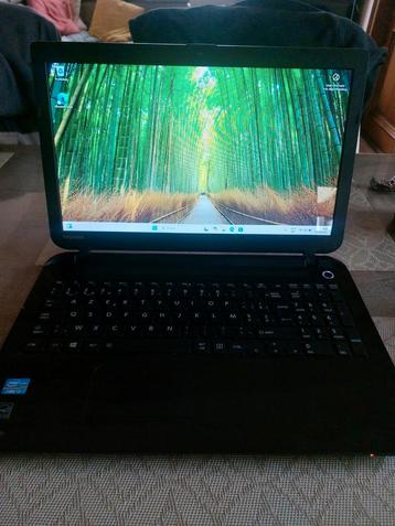 Windows laptop Tochiba  beschikbaar voor biedingen