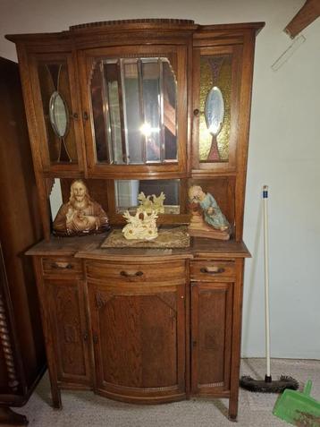 antiek kast beschikbaar voor biedingen