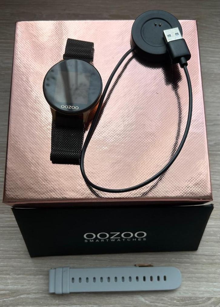 Complete set OOZOO smartwatch NIEUW!!, Handtassen en Accessoires, Smartwatches, Nieuw, Android, Zwart, Afstand, Calorieverbanding