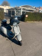 Vespa sprint nardo grey, Fietsen en Brommers, Ophalen, Zo goed als nieuw