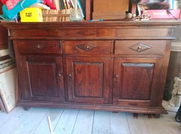 Dressoir in goede staat beschikbaar voor biedingen