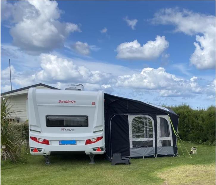 Dethleffs caravan 500 QSK 90 anniversary, Caravans en Kamperen, Caravans, Particulier, tot en met 6, 1250 - 1500 kg, Treinzit