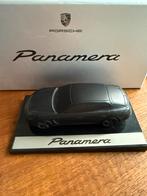 Maquette Porsche Panamera en métal noir sur support., Hobby en Vrije tijd, Ophalen of Verzenden, Zo goed als nieuw