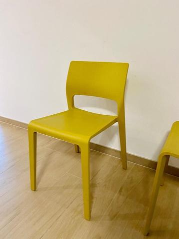 4 Italiaanse Arper designstoelen in mosterdgeel binnenbuiten beschikbaar voor biedingen