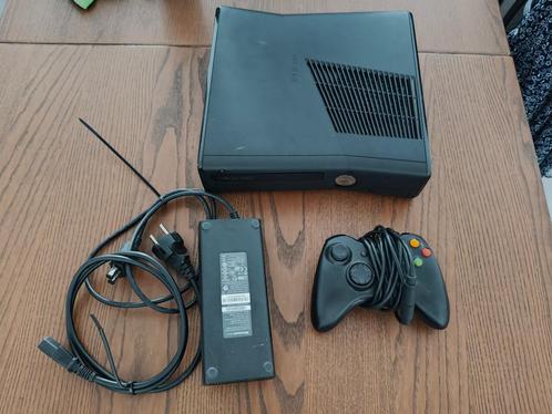 Microsoft Xbox 360 Slim – compleet met controller en voeding, Games en Spelcomputers, Spelcomputers | Xbox 360, Gebruikt, 360 S