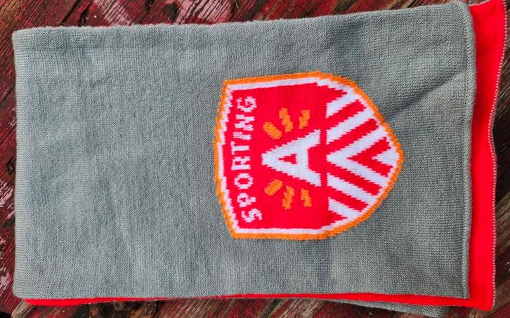 Sporting A sjaal NIEUW Antwerpen
De sjaal toont, Verzamelen, Sportartikelen en Voetbal, Ophalen of Verzenden