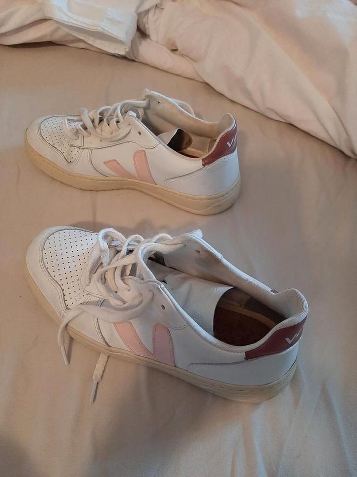 Veja V10 blanc fuchsia, Sports & Fitness, Basket, Utilisé, Enlèvement ou Envoi