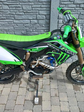 Kawasaki KXF 450 complètement nouveau  disponible aux enchères