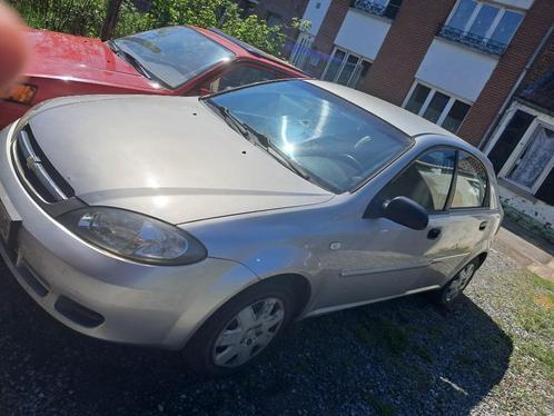 Grijze Chevrolet, Auto's, Chevrolet, Particulier, Lacetti, Benzine, Berline, 5 deurs, Handgeschakeld, Zilver of Grijs, Overige bekleding