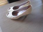 witte lederen pumps, Kleding | Dames, Ophalen of Verzenden, Wit, Zo goed als nieuw, Pumps