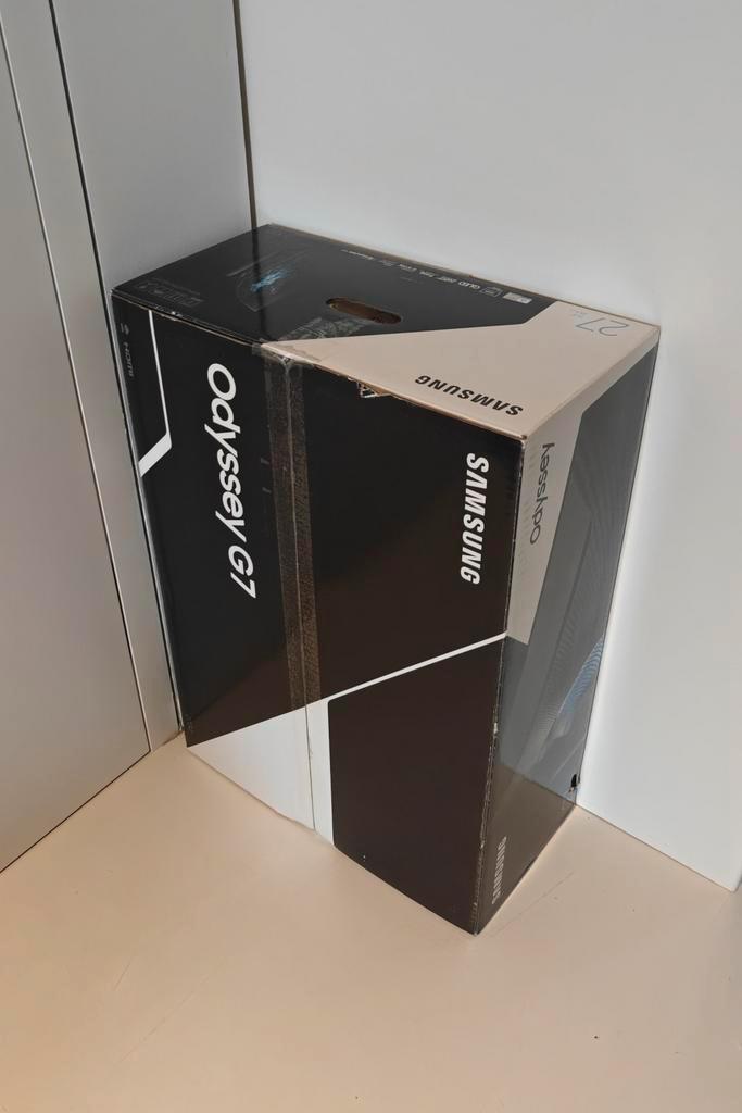 Samsung Odyssey G7, Computers en Software, Monitoren, Zo goed als nieuw, 201 Hz of meer, DisplayPort, HDMI, Gaming, Hoofdtelefoonaansluiting