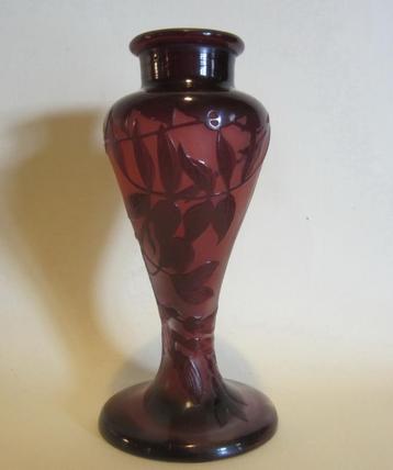 Vase art nouveau ancien en verre camée Emile Gallé, vers 190