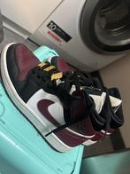 Air Jordan 1 Mid SE Black Dark Beetroot (W), Ophalen, Zo goed als nieuw